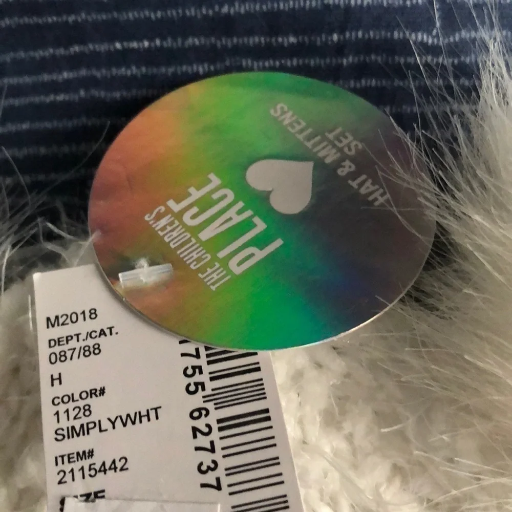 NWT  The children’s place Hat & mittens set sizeS